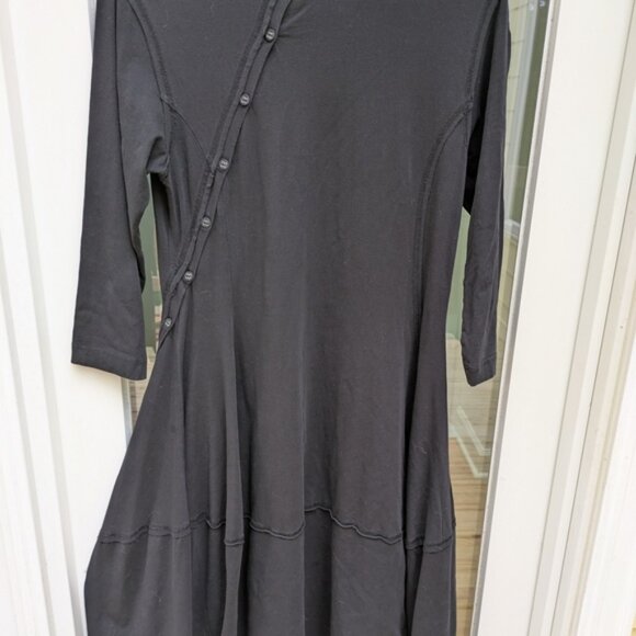 Rundholz Black A-Line Dress with 3/4 Sleeves and Crew Neck - Picture 8 of 13